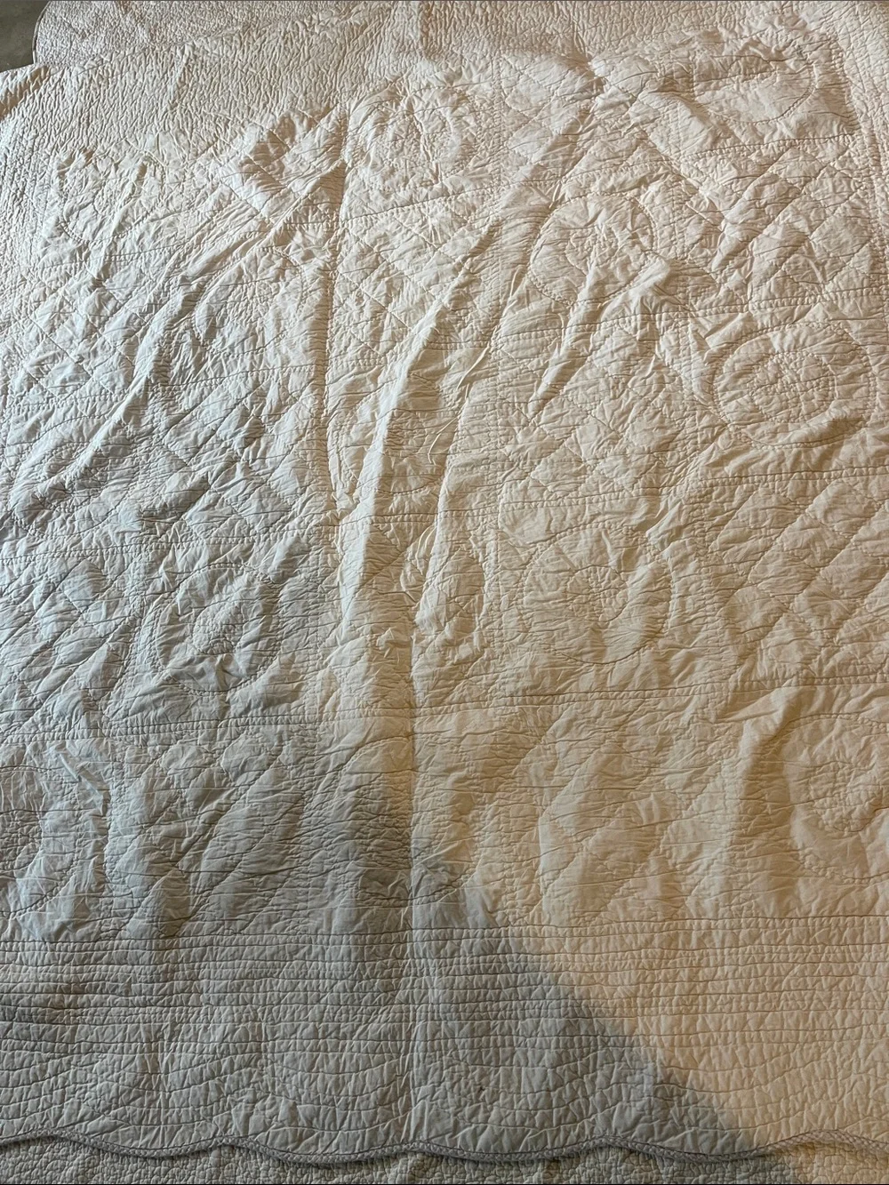Vintage Floral Quilted Bedspread in Cream and Lavender mint queen